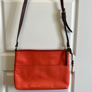 Leather Fossil cross body bag.